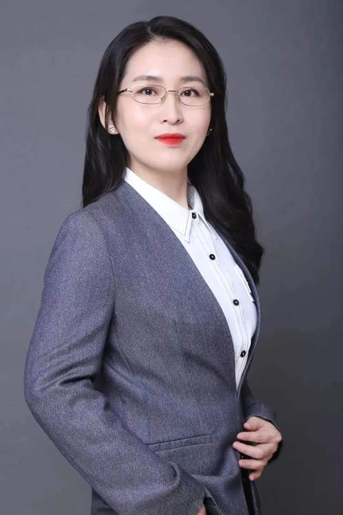 复旦大年夜学微电子学院闫娜教授：芯片到底是什么_晶体管_集成电路 复旦大年夜学微电子学院闫娜教授：芯片到底是什么_晶体管_集成电路 通讯