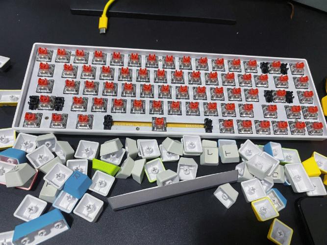 键盘用久了比马桶还脏！3分钟学会若何选键盘 快上车_键盘_机械 键盘用久了比马桶还脏！3分钟学会若何选键盘 快上车_键盘_机械 互联网