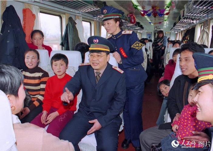 他为列车“大年夜脑”保驾护航19年_数据_锦州 他为列车“大年夜脑”保驾护航19年_数据_锦州 通讯