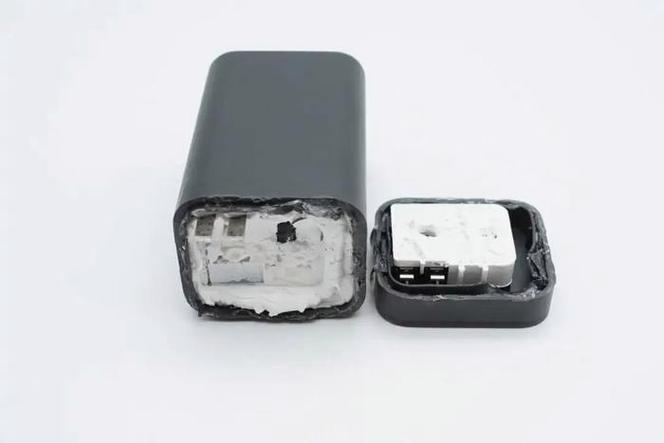 这款充电器我们拆给你看_充电器_罗马 这款充电器我们拆给你看_充电器_罗马 科学