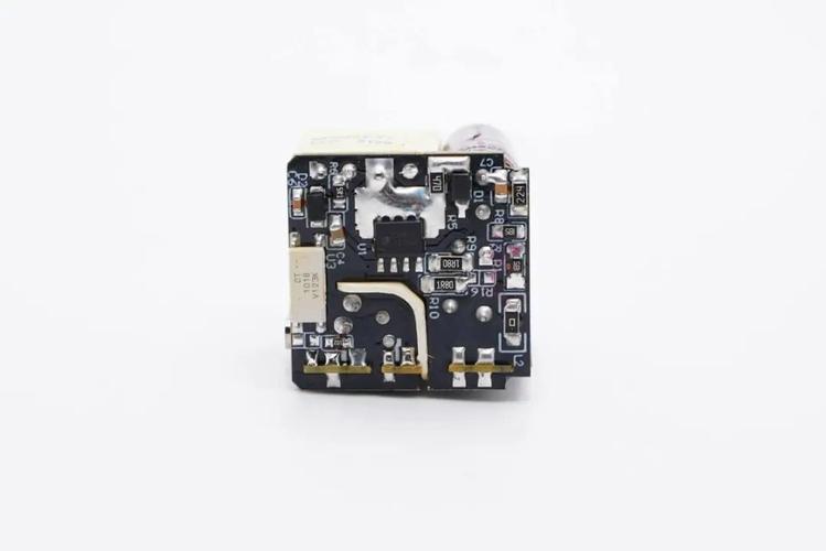 1A1C双口20W快充设备一颗芯片搞定品胜20W迷你车充拆解_特写_美观 1A1C双口20W快充设备一颗芯片搞定品胜20W迷你车充拆解_特写_美观 互联网