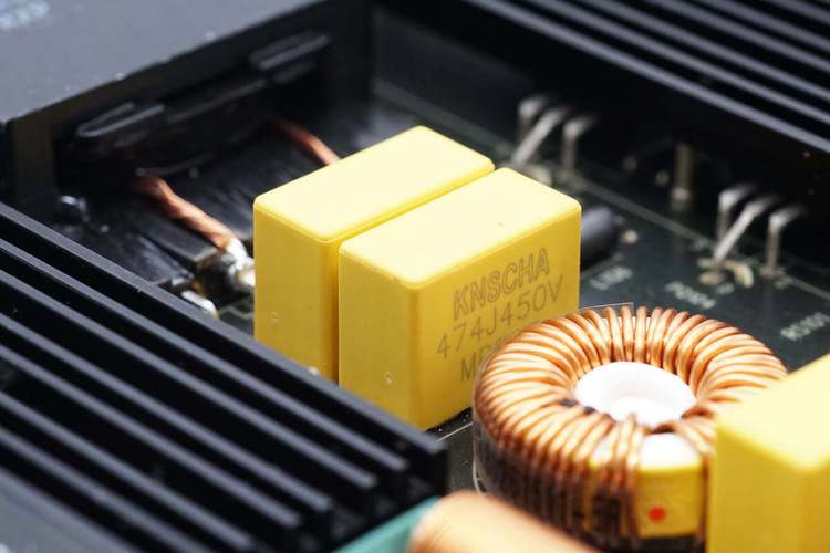 拆解一款300W液晶显示电源板设计还支持150W LED背光驱动_散热片_电容 拆解一款300W液晶显示电源板设计还支持150W LED背光驱动_散热片_电容 通讯