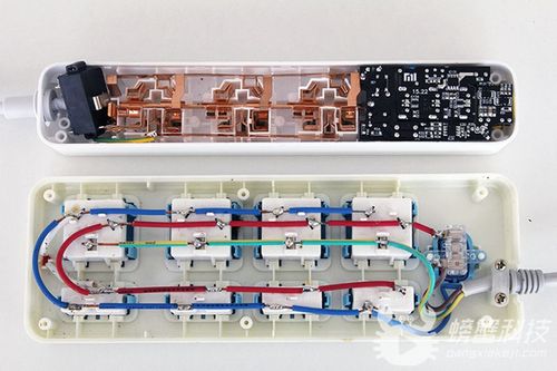 内置这家高效全套AC-DC解决筹划电王4位插线板拆解_插孔_特写 内置这家高效全套AC-DC解决筹划电王4位插线板拆解_插孔_特写 互联网