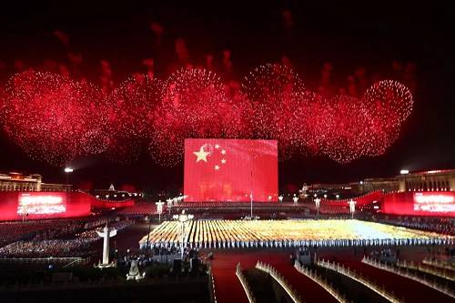 国庆联欢活动实行总导演甲丁：重要的烟花弹上都有芯片_烟花_表演 国庆联欢活动实行总导演甲丁：重要的烟花弹上都有芯片_烟花_表演 通讯