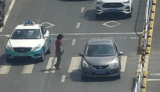 信阳:6月30日、7月1日不礼让斑马线车辆曝光_斑马线_信阳市 科学 信阳:6月30日、7月1日不礼让斑马线车辆曝光_斑马线_信阳市 信阳:6月30日、7月1日不礼让斑马线车辆曝光_斑马线_信阳市 科学