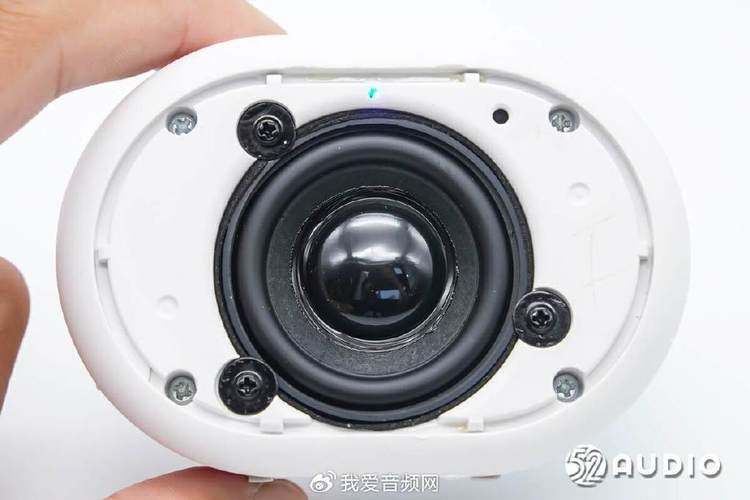 小度智能音箱随身版拆解搭载自力全频扬声器内置智能助手_音箱_特写 小度智能音箱随身版拆解搭载自力全频扬声器内置智能助手_音箱_特写 通讯