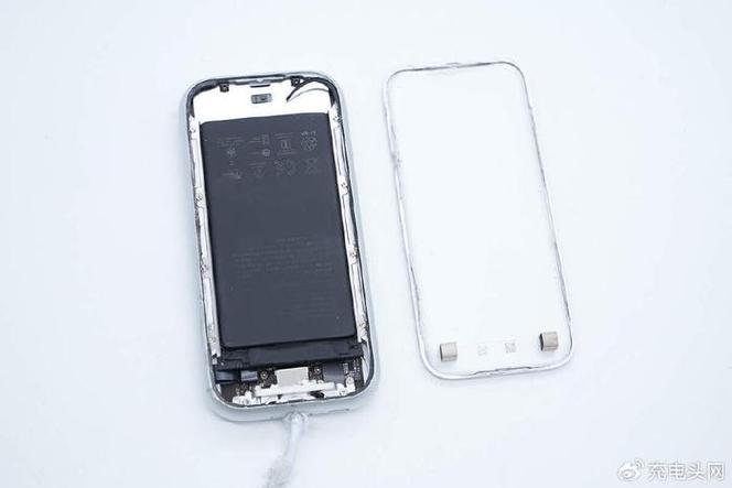 被黄牛炒到近3000元！苹果Apple Vision Pro电池组拆解_电池组_特写 被黄牛炒到近3000元！苹果Apple Vision Pro电池组拆解_电池组_特写 通讯
